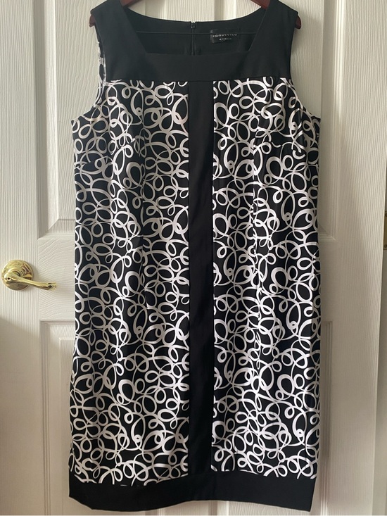 connected apparel Dresses & Skirts - Connected Apparel Black & White Sleeveless Midi Dress with Circle Print XL